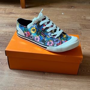 Rocket Dog floral pattern Jazzin’ Sneakers, womens size 11, new in box!